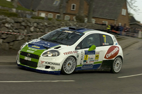 Ib Kragh vandt sidste gang, der blev kæmpet om point til Danmarksmesterskabet i rally i Sønderjylland. Det var i 2006. Ved Rally Sønderjylland Skærbæk stiller han til start i denne Fiat Abarth Grande Punto.